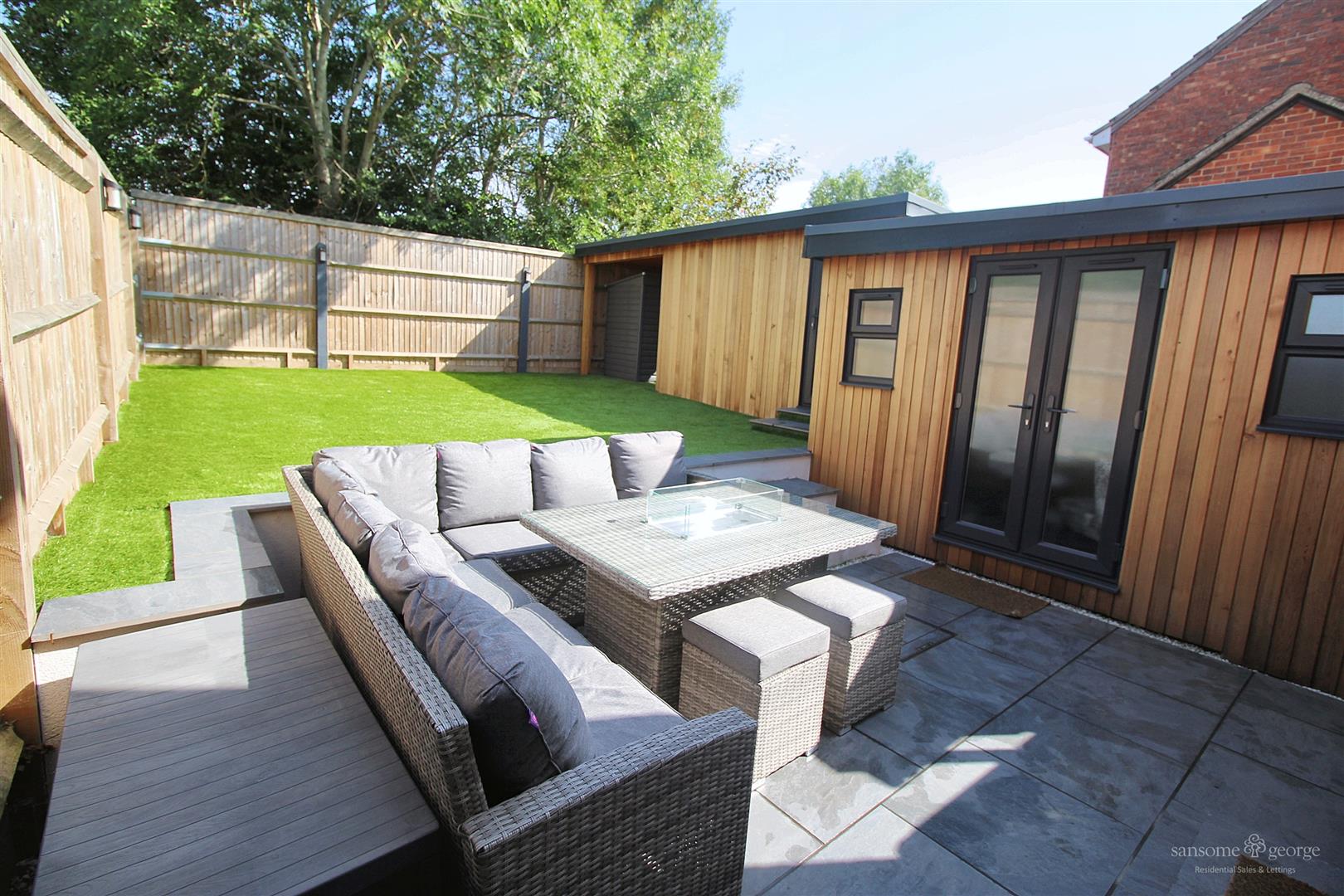 2 bed property in Latimer Drive, Reading